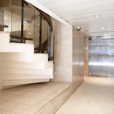 Appartement Studio Massenet, 1 Min From The Beach Nice