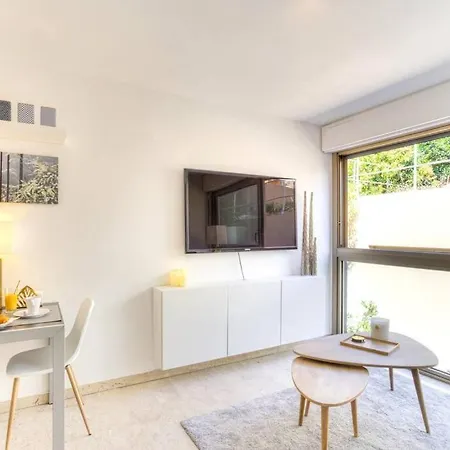Studio Massenet, 1 Min From The Beach *
